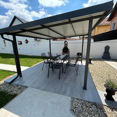 Apartmani Ana Vukovar Εξωτερικό φωτογραφία
